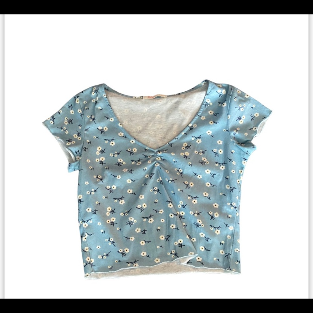 Blue crop top 🌻